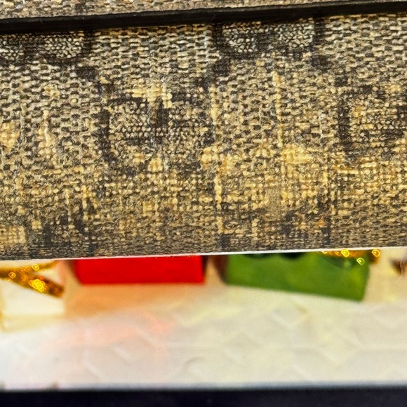 Gucci GG canvas Guccissima wallet with a red leather strap. - Picture 4 of 10